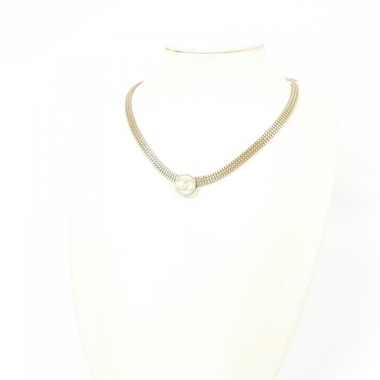 Chanel Choker Necklace Gold — view 5