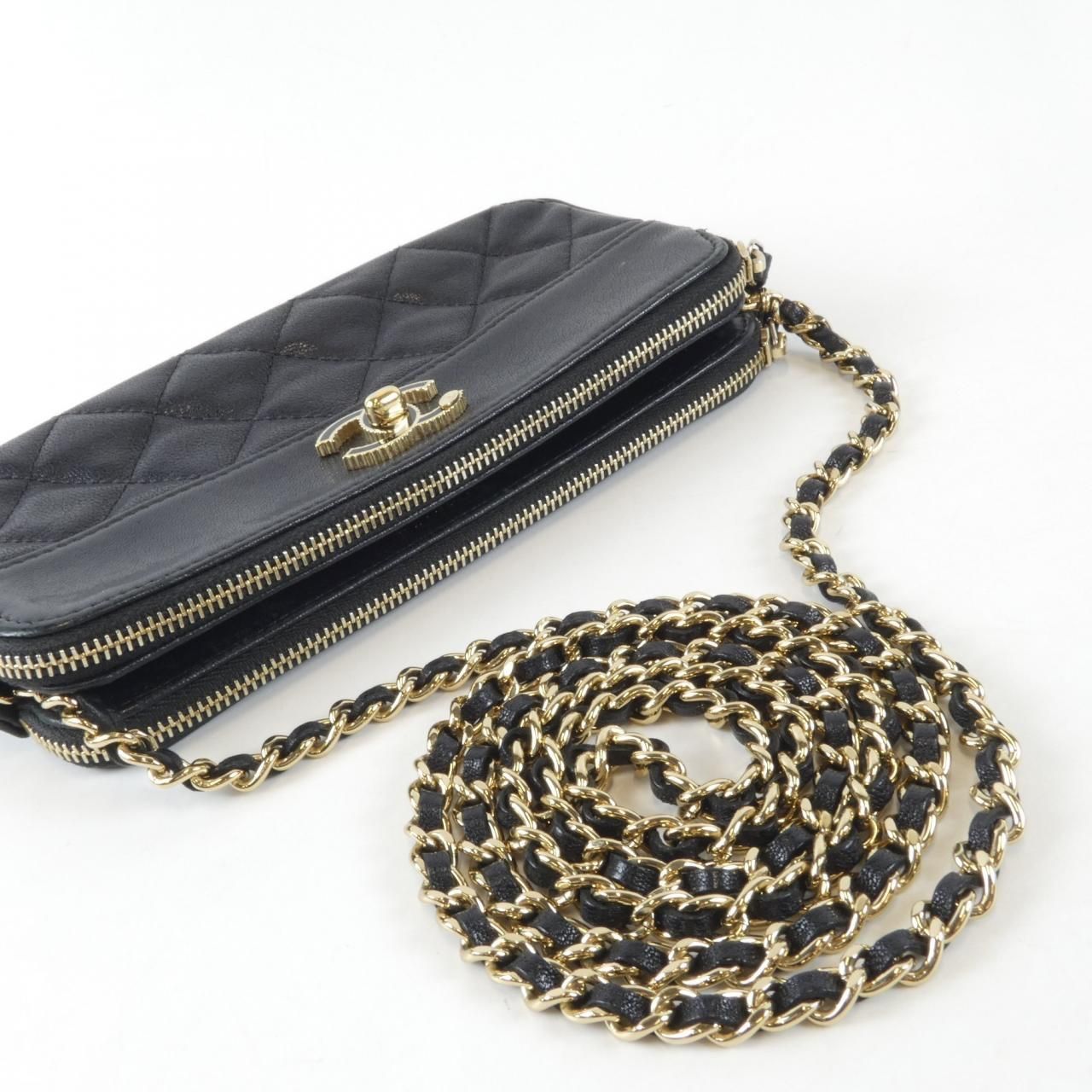 Chanel Chain Wallet Shoulder Bag — view 4
