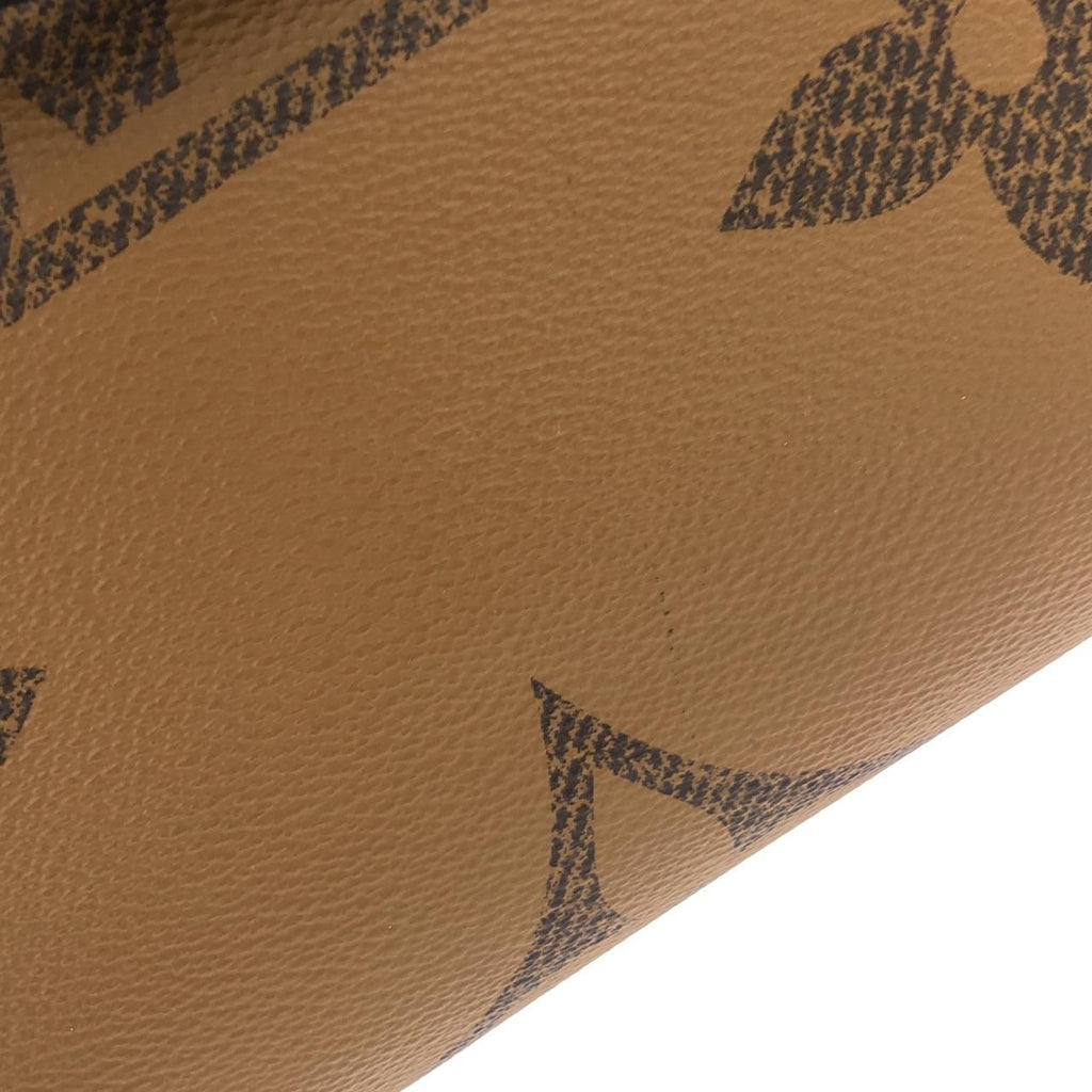 Louis Vuitton Monogram Giant On The Go MM — view 4