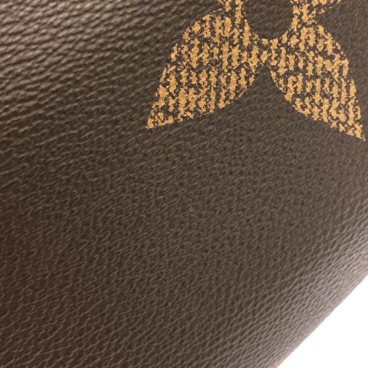 Louis Vuitton Monogram Giant On The Go MM — view 5