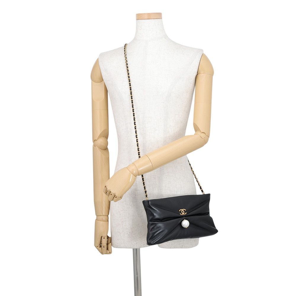 Chanel Chain Shoulder Bag CC Logo Clutch Faux Pearl Shiny Lambskin 2-Way Black — view 5
