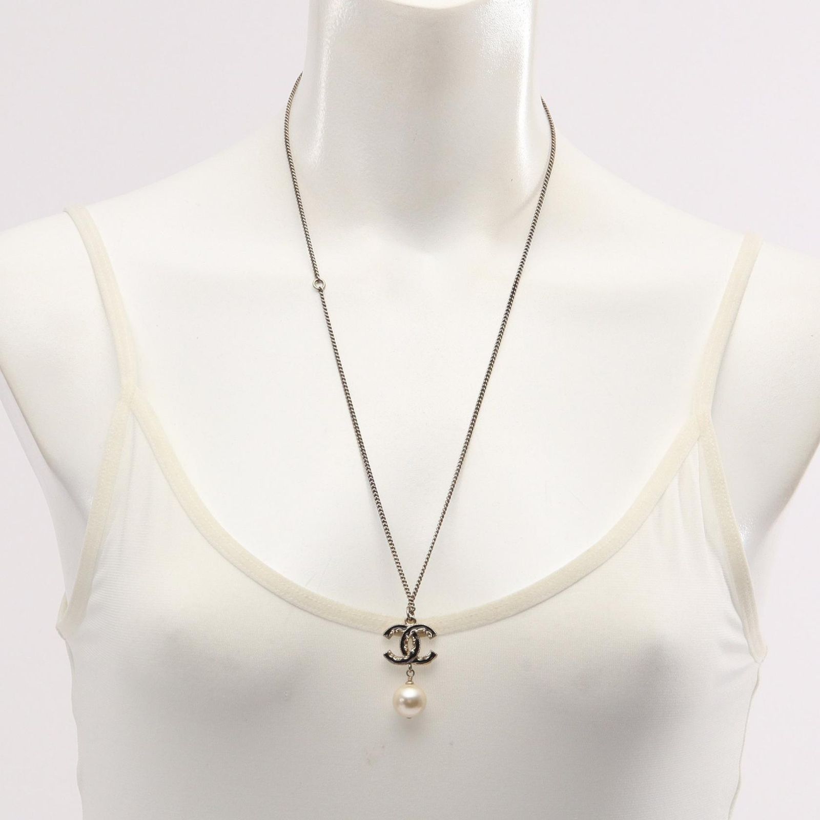 Chanel Necklace CC Logo — view 5