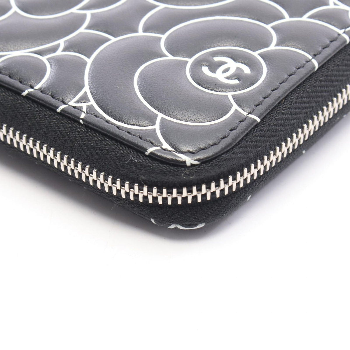 Chanel Round Wallet Camellia Black Leather — view 7