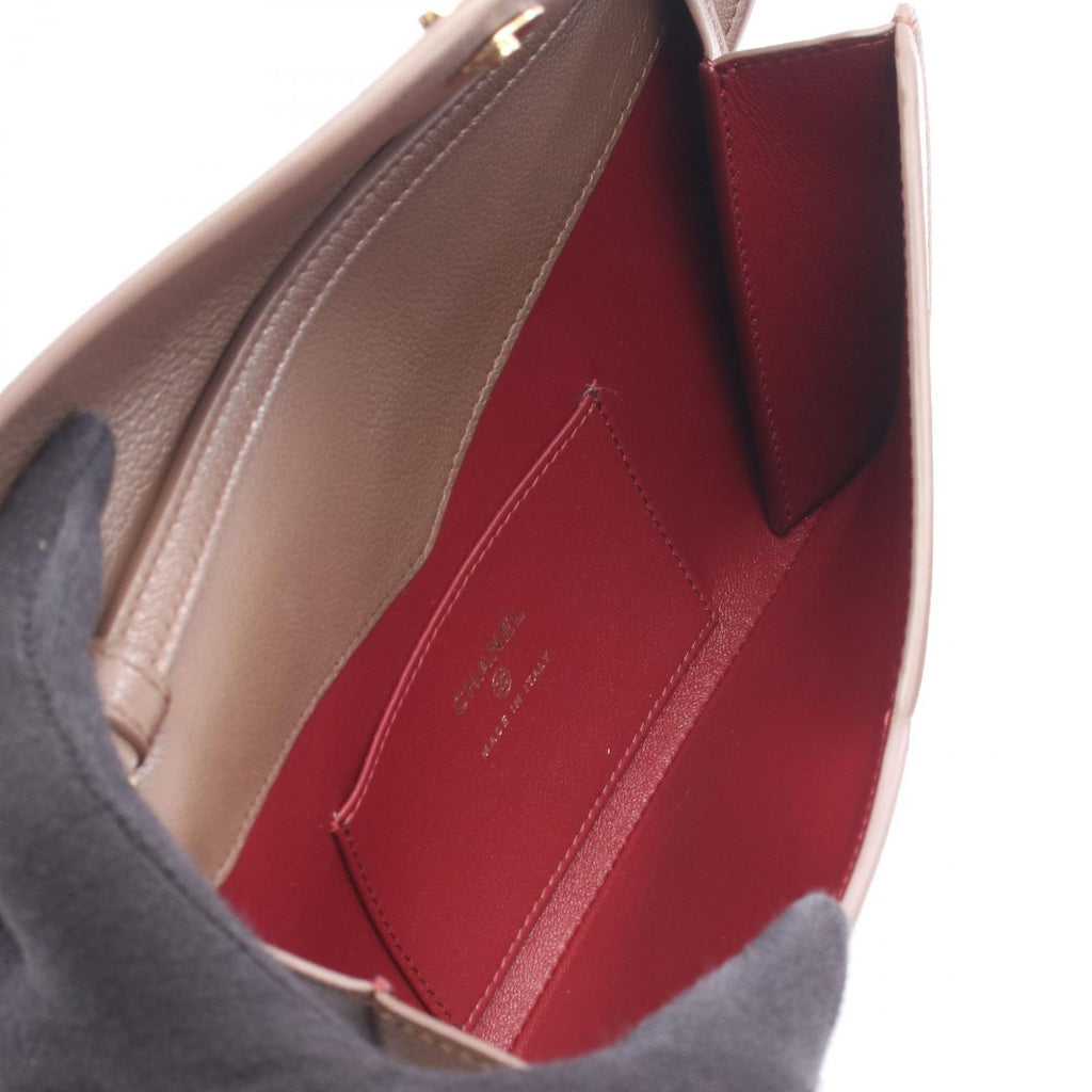 Chanel Shoulder Bag Envelope CC Logo Gray Leather — view 3
