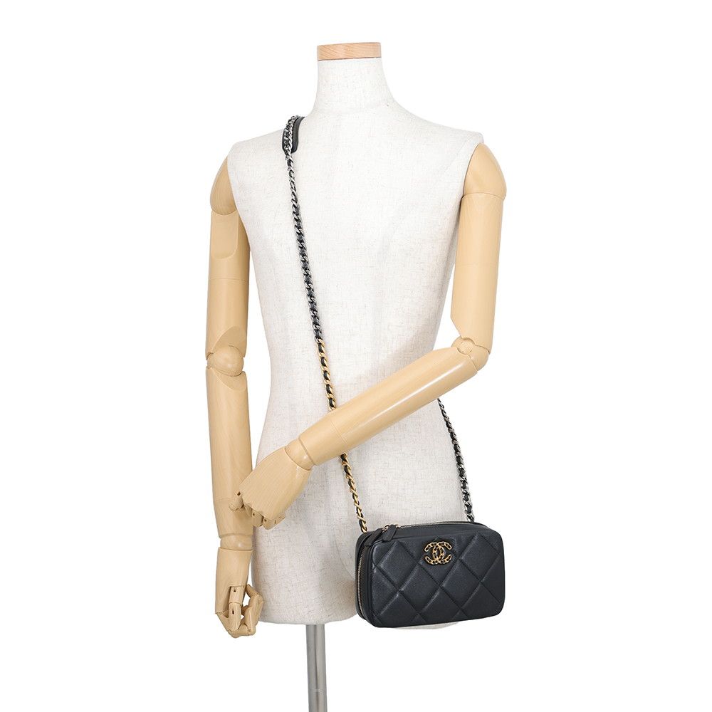 Chanel Chain Shoulder Bag 19 CC Logo Lambskin Black — view 4