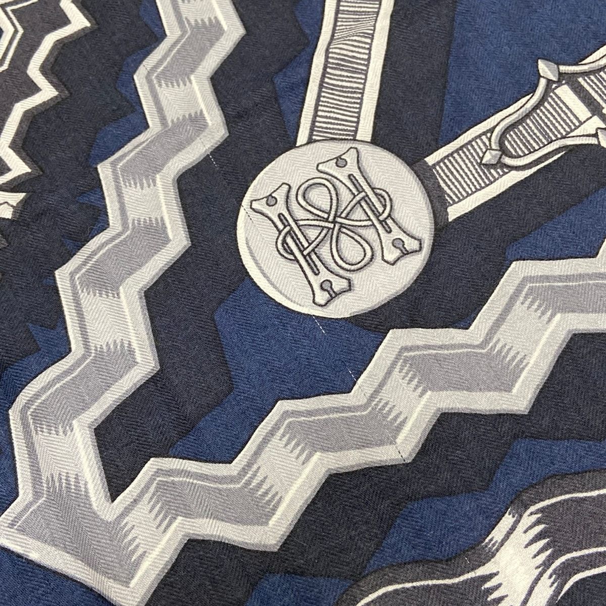 Hermes Shawl Carre 100 Blue Marine Griffonse Gray le 24 Brides Et Chaines Scarf — view 5