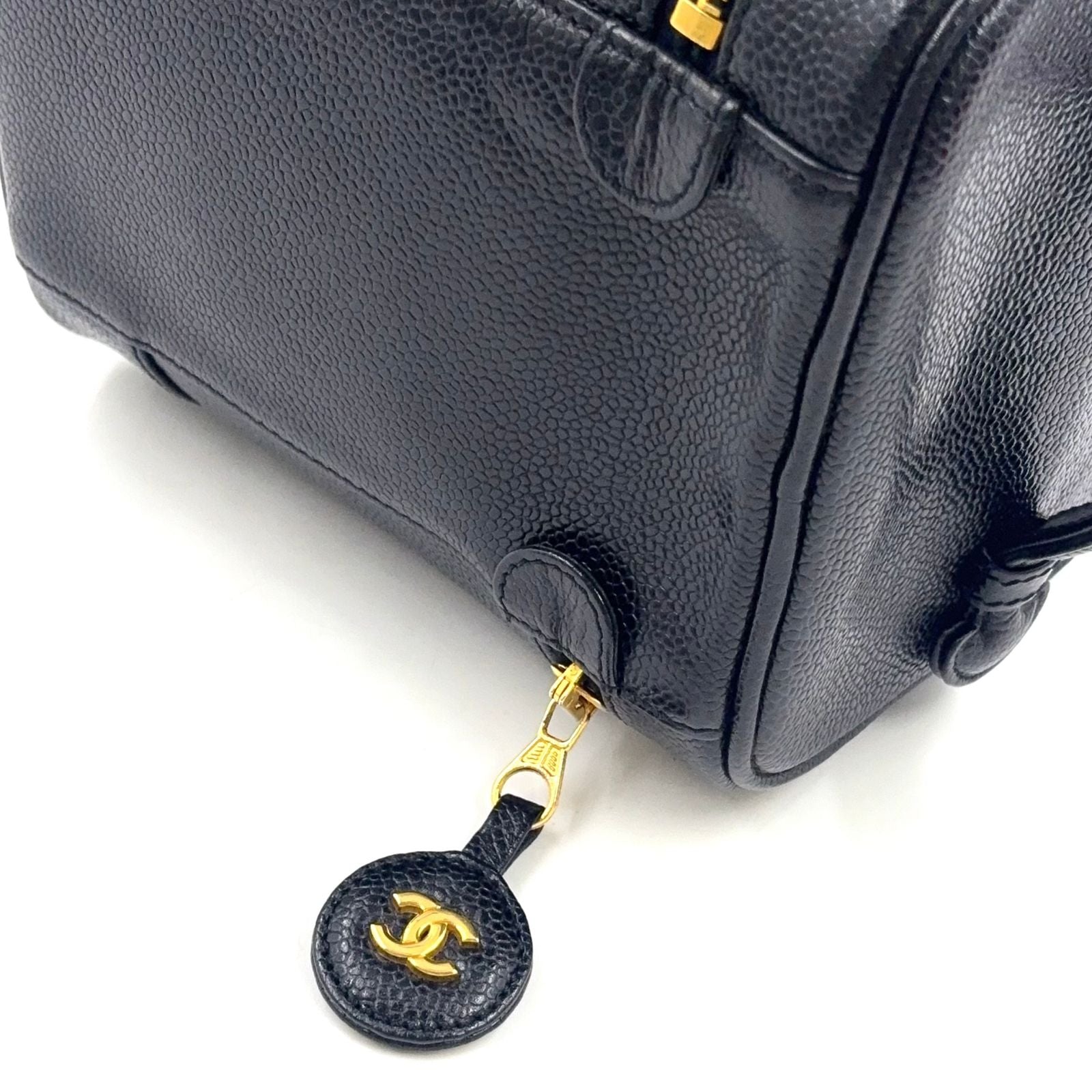 Chanel CC Logo Vanity Caviar Leather Black Handbag Gold — view 5