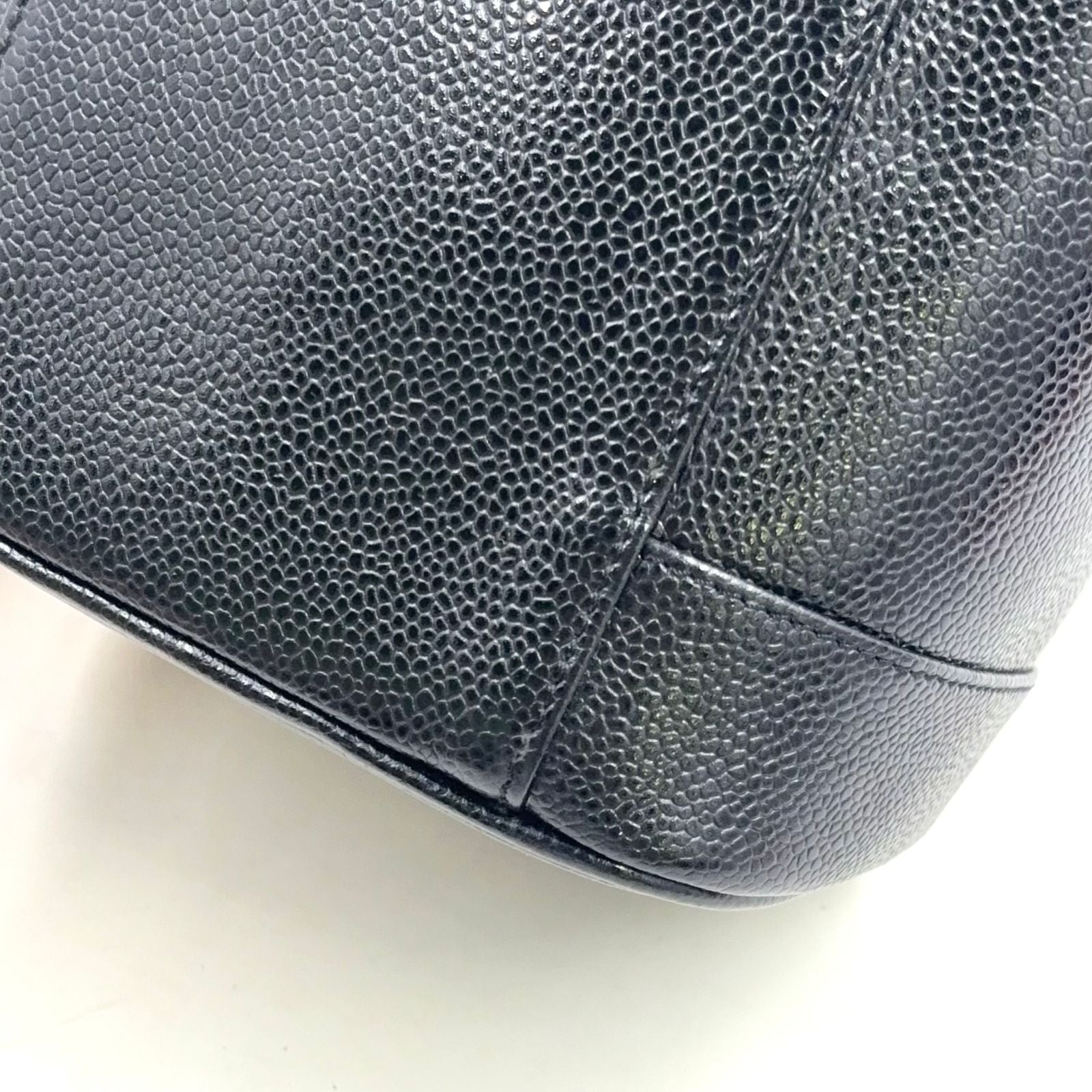 Chanel CC Logo Vanity Caviar Leather Black Handbag Gold — view 7