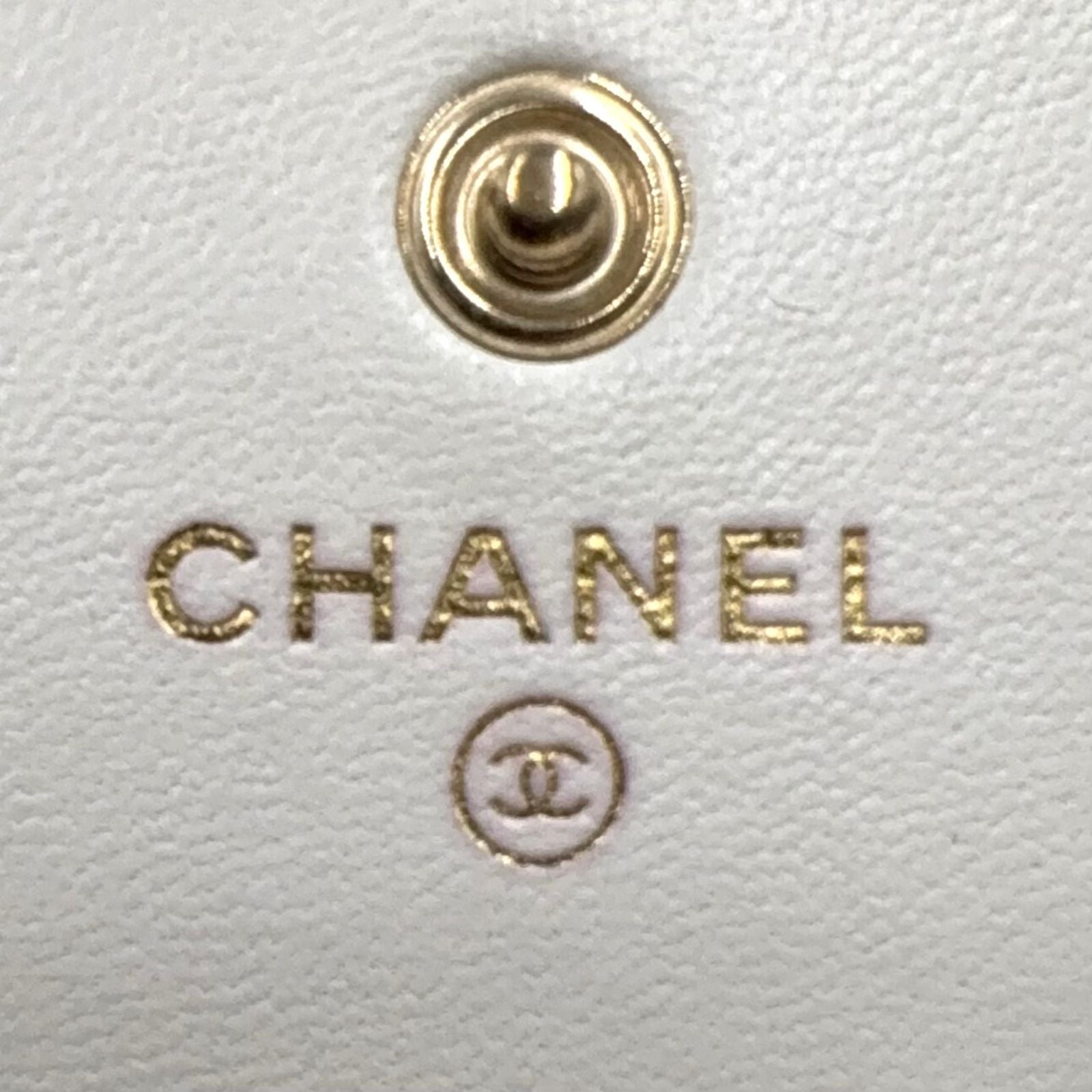 Chanel Quilted Camellia Ribbon Wallet Lambskin Fabric Black White Shoulder Bag — view 4