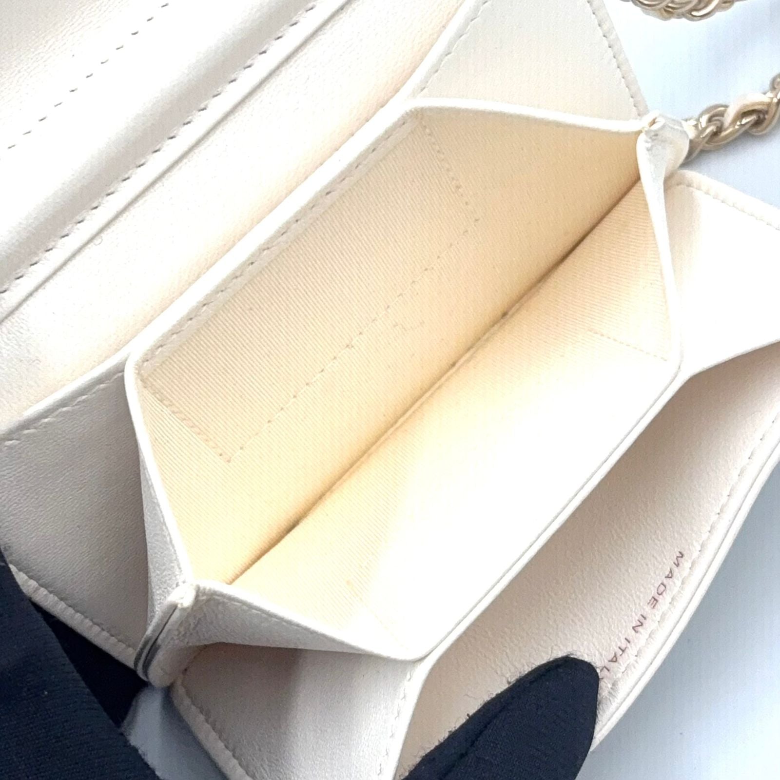 Chanel Quilted Camellia Ribbon Wallet Lambskin Fabric Black White Shoulder Bag — view 3