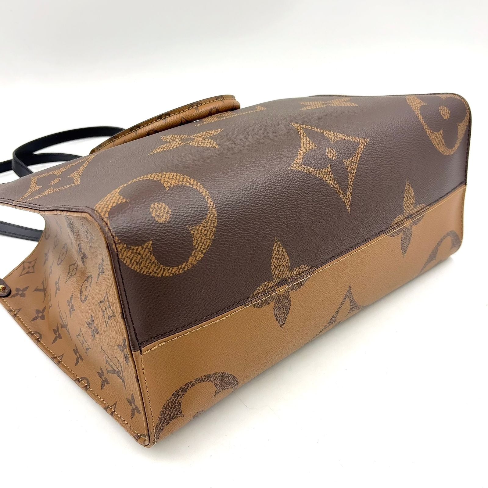 Louis Vuitton On The Go MM Monogram Giant Leather Brown Black Light Tote Bag Gold — view 6