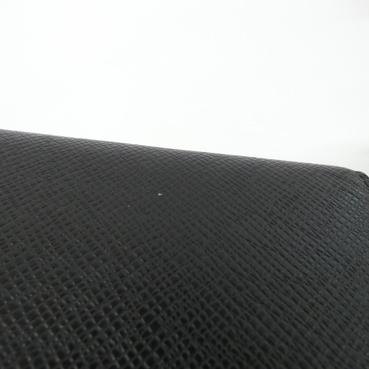 Louis Vuitton Taiga Portefeuille Brazza Wallet — view 3