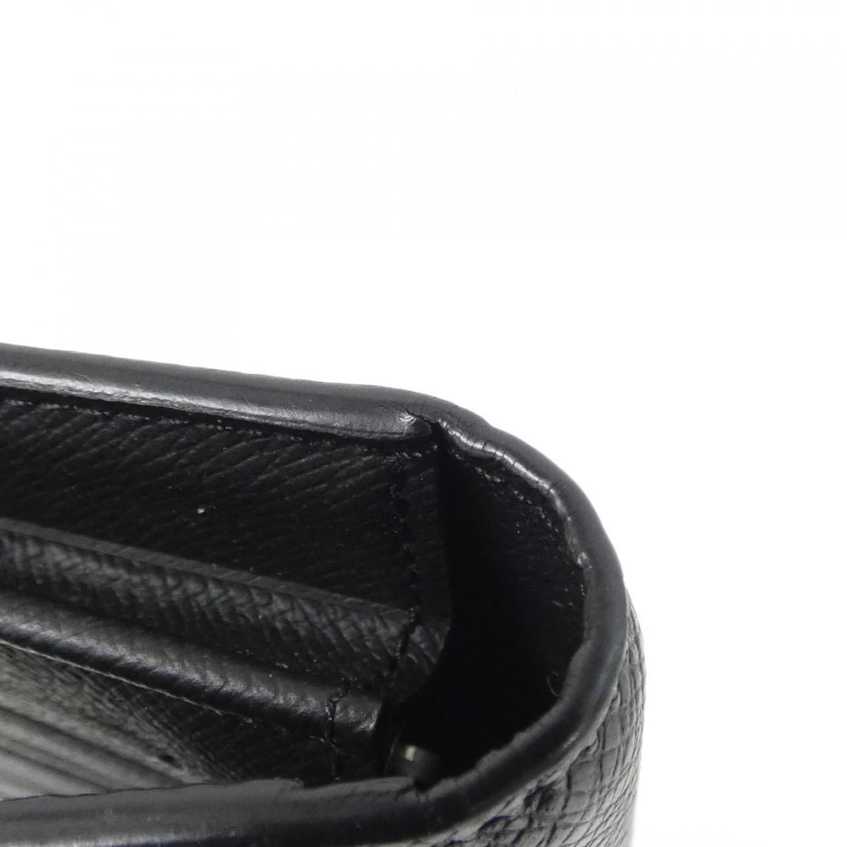 Louis Vuitton Taiga Portefeuille Brazza Wallet — view 4