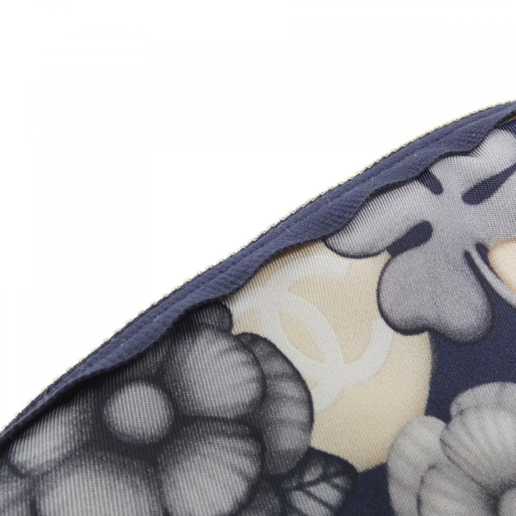 Chanel Pouch Navy — view 4