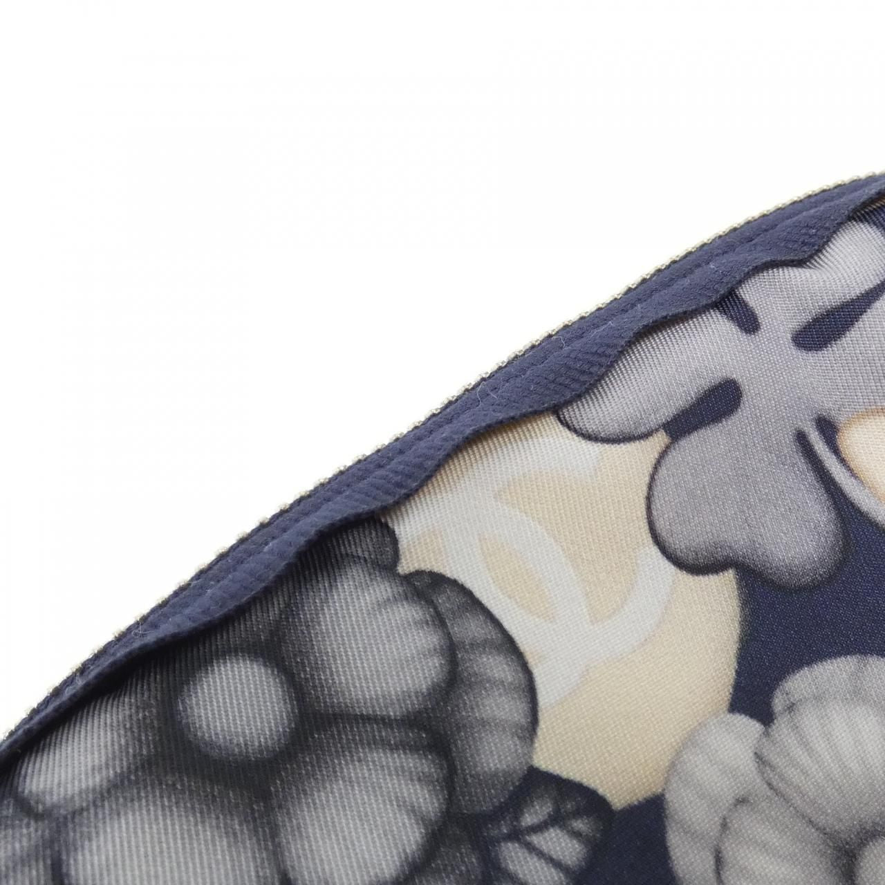 Chanel Pouch Navy — view 4