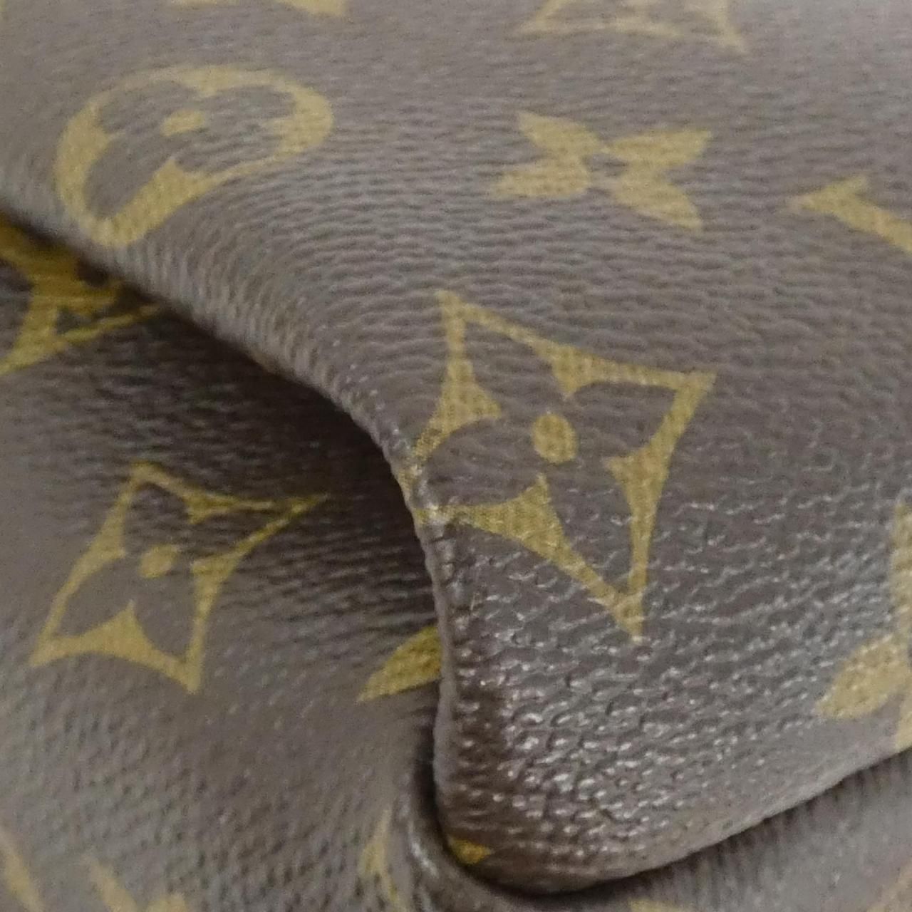 Louis Vuitton Monogram Artsy MM Shoulder Bag — view 2
