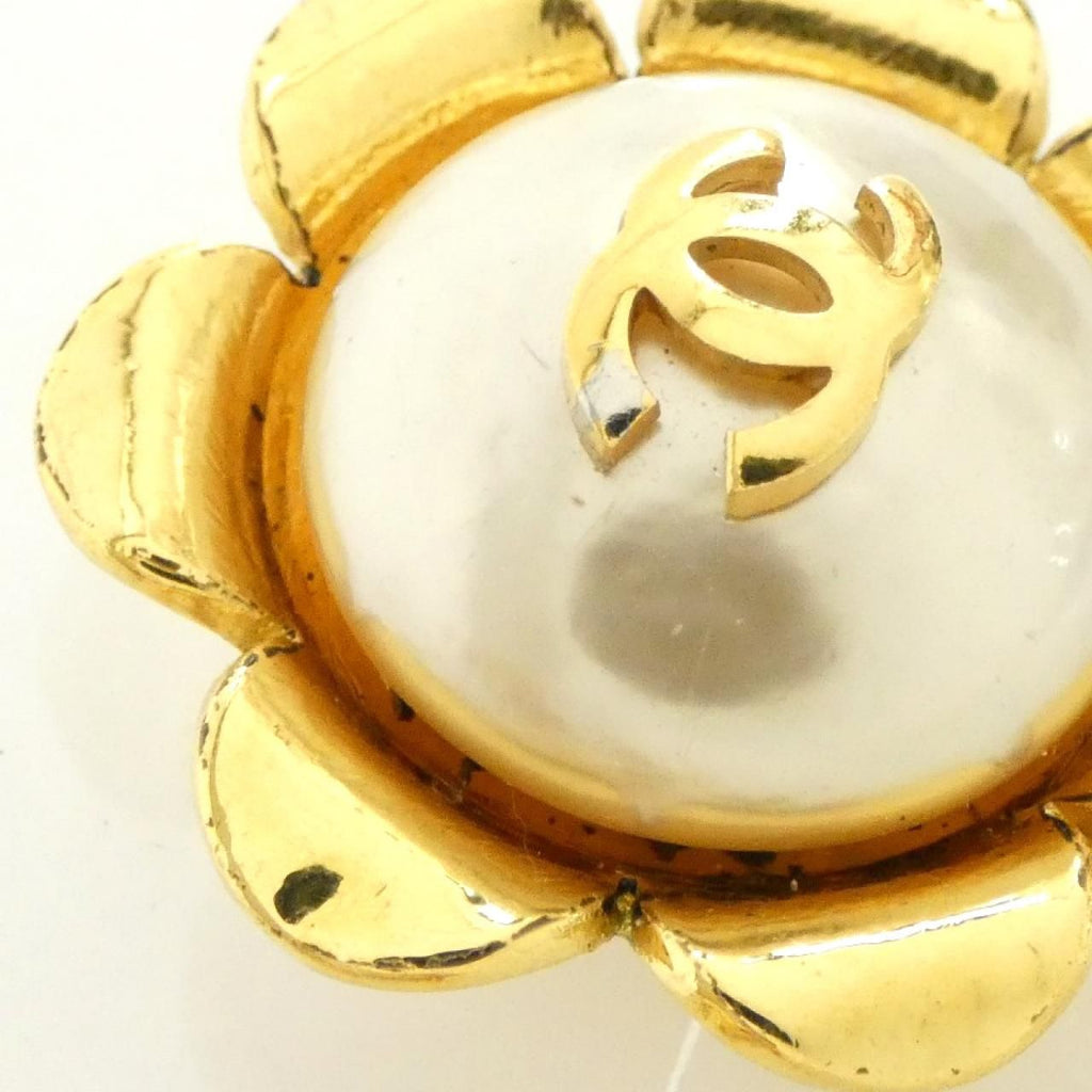 Chanel Vintage Earrings Gold — view 4