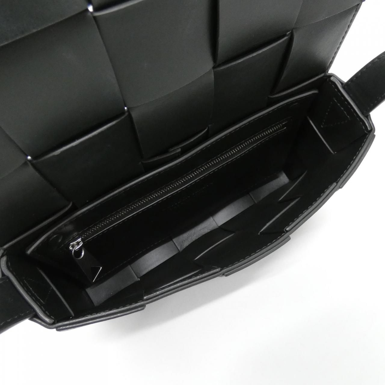 Bottega Veneta Shoulder Bag — view 6