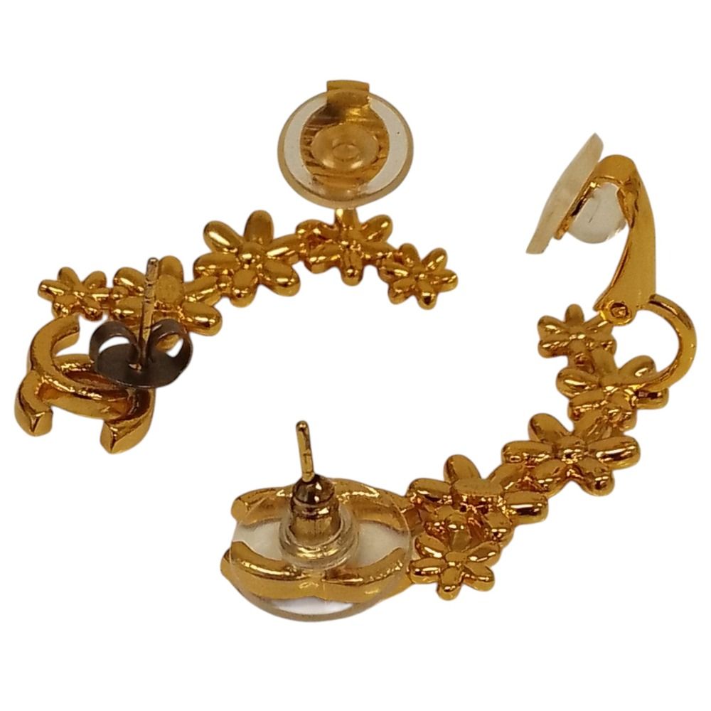 Chanel CC Logo Flower Motif Earrings Gold — view 6