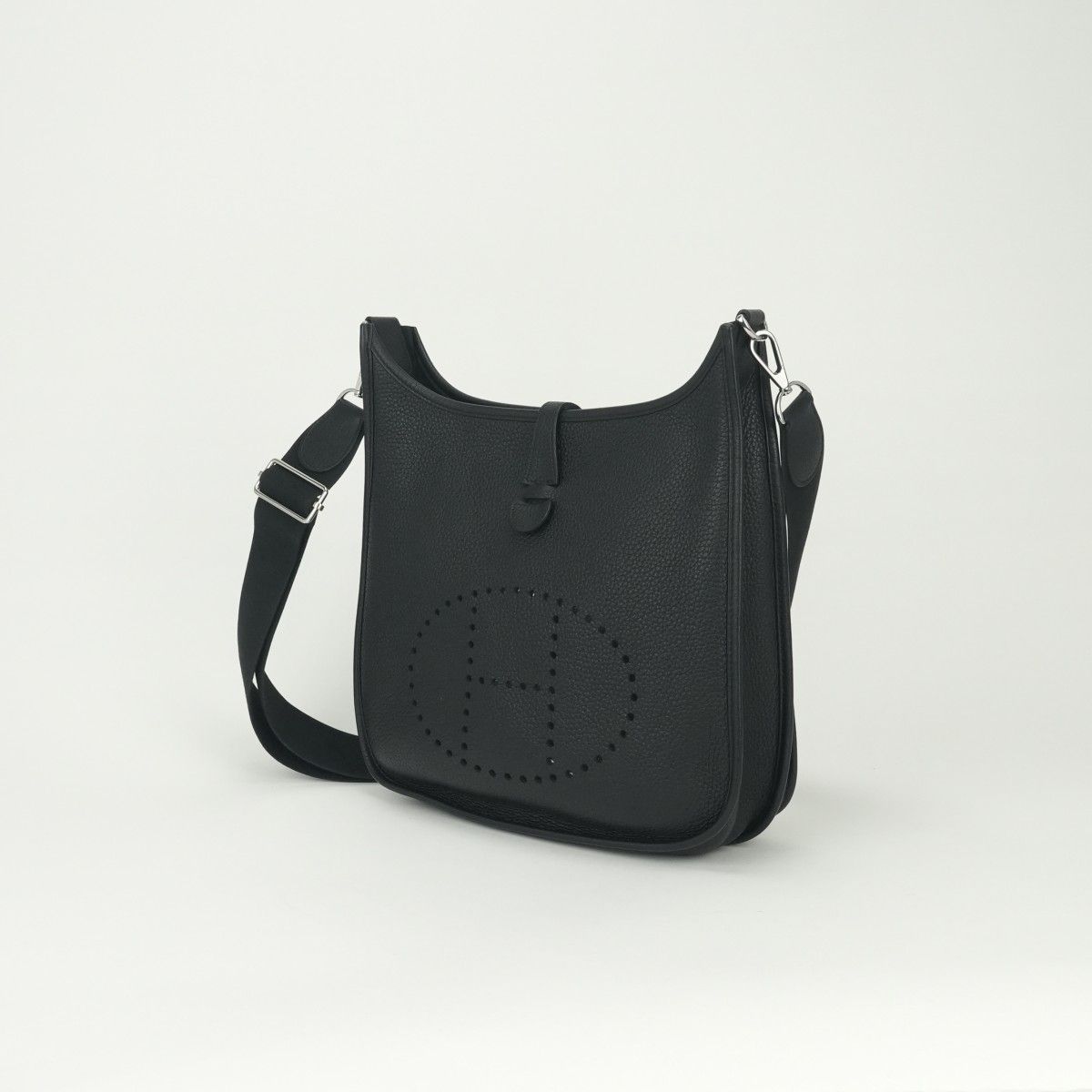 Hermes Evelyne III 29 Shoulder Bag Taurillon Clemence Noir Black Silver — view 2
