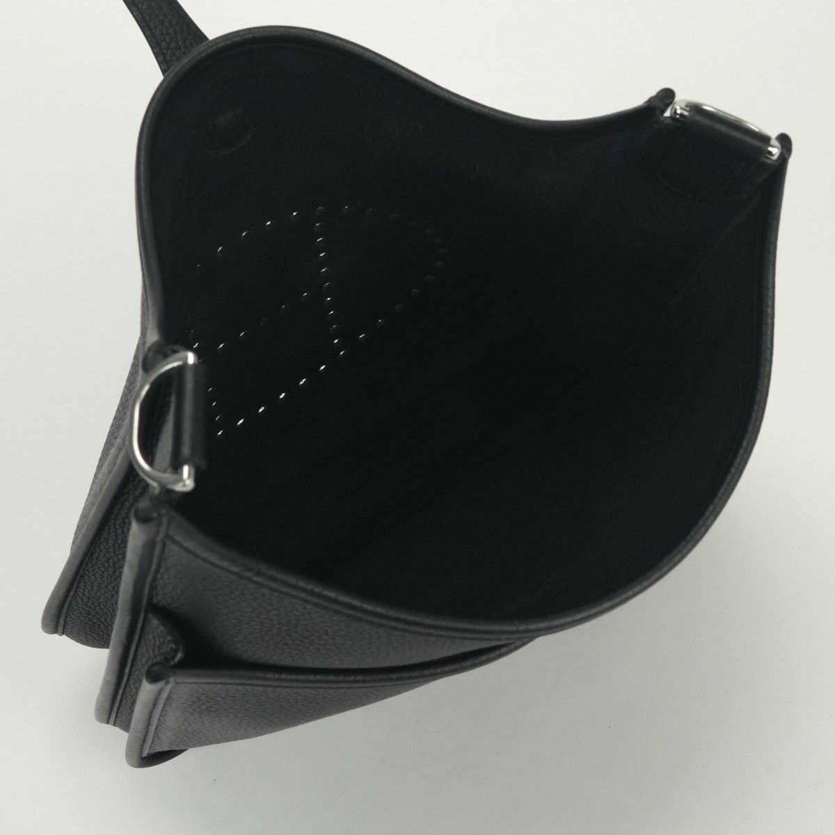 Hermes Evelyne III 29 Shoulder Bag Taurillon Clemence Noir Black Silver — view 8