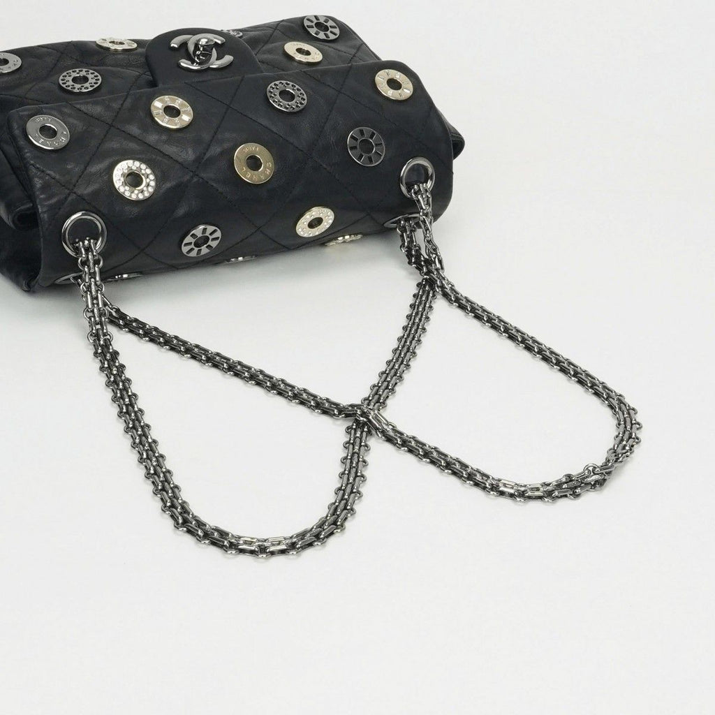Chanel Quilted Shoulder Bag Calfskin Black Silver Chain Bag CC Logo Turnlock — view 4