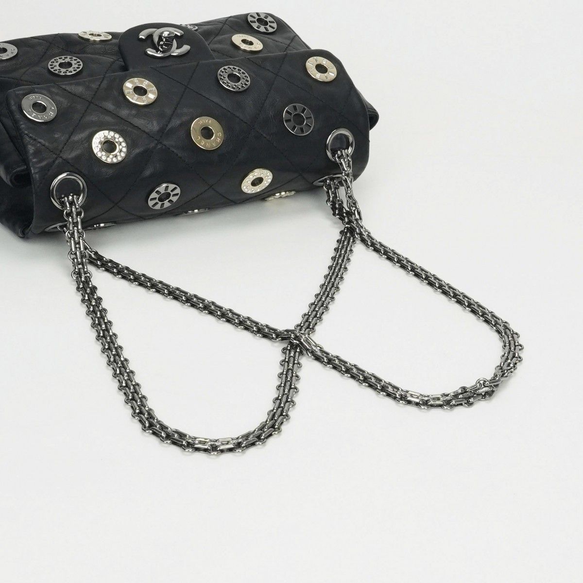 Chanel Quilted Shoulder Bag Calfskin Black Silver Chain Bag CC Logo Turnlock — view 4