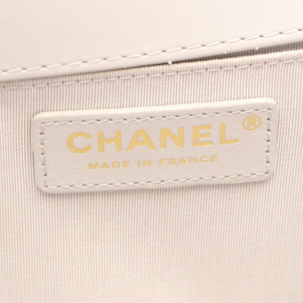 Chanel Shoulder Bag Boy Light Gray Lambskin Boy 19 Chain — view 4