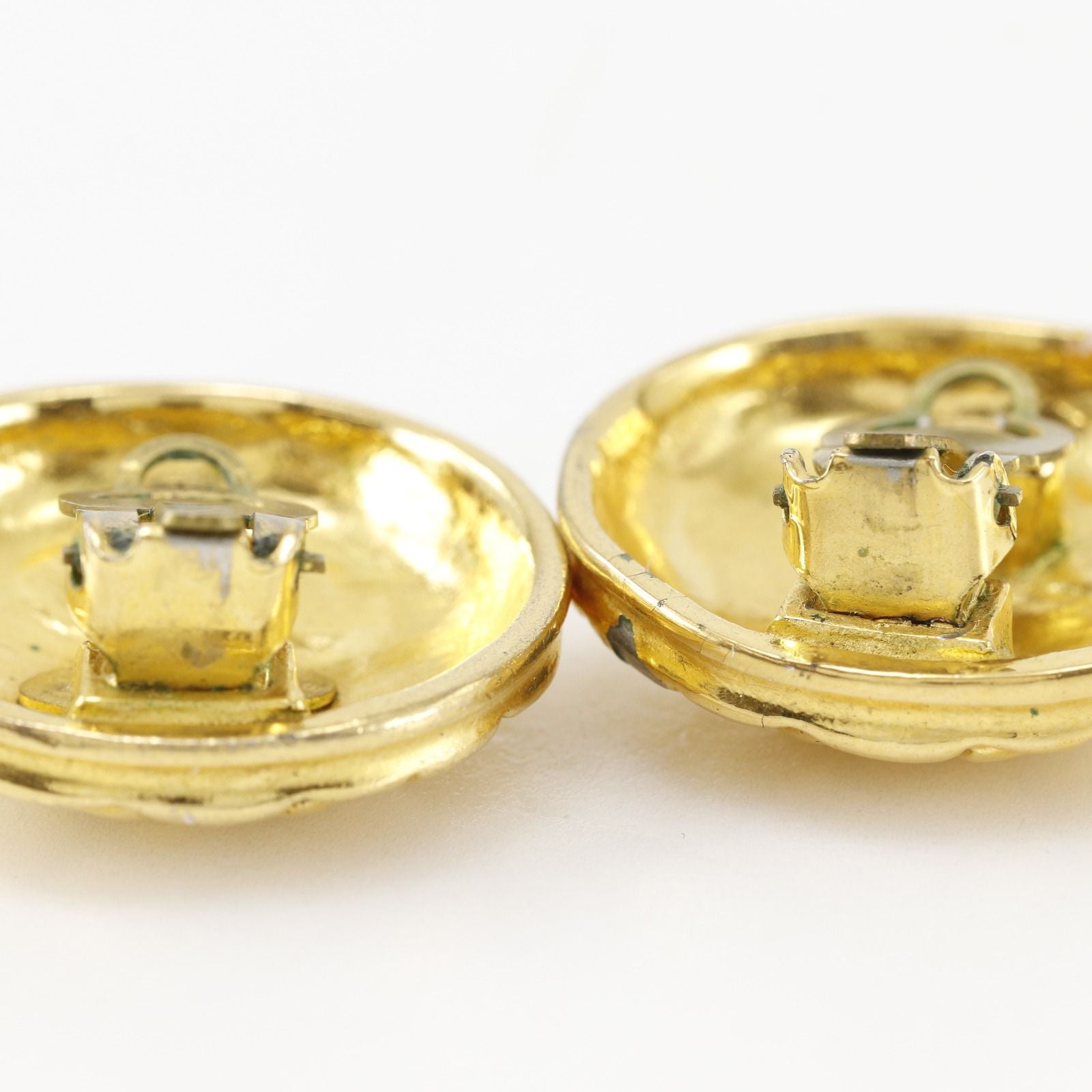 Chanel CC Logo Quilted Vintage Gold Plated 25 Earrings — view 7