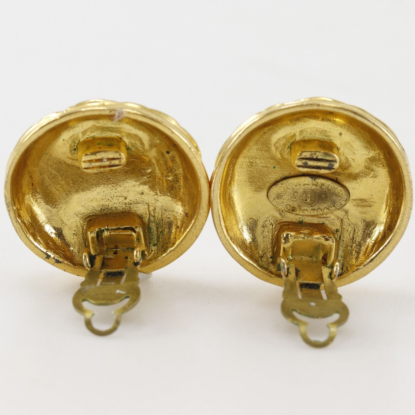 Chanel CC Logo Quilted Vintage Gold Plated 25 Earrings — view 5