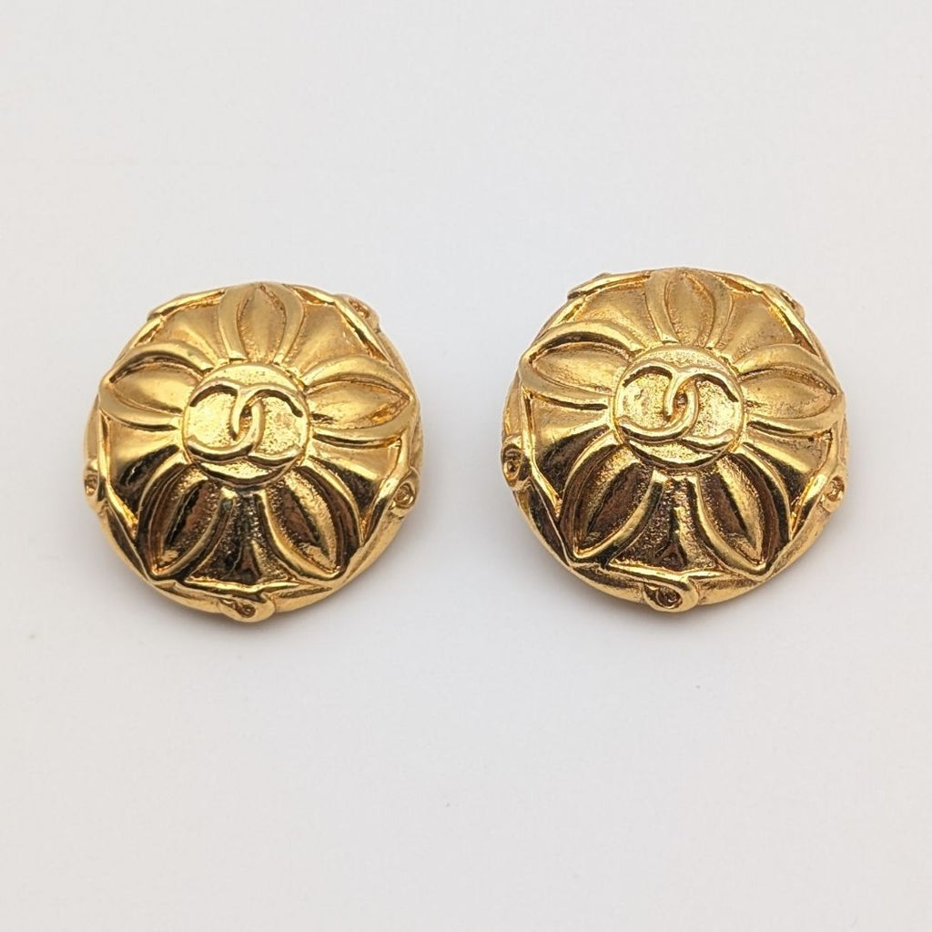 Chanel Earrings CC Logo Gold Flower Round First Era Vintage