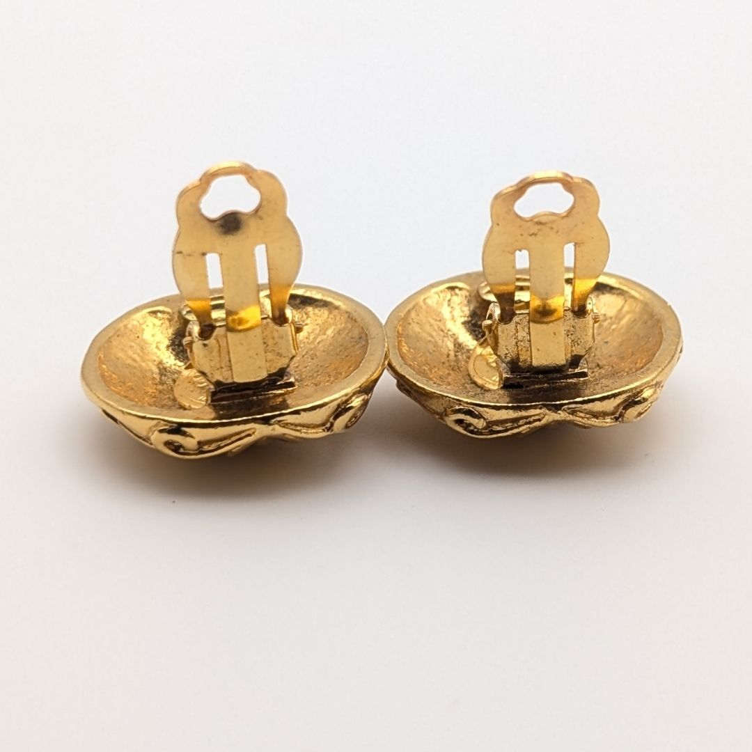 Chanel Earrings CC Logo Gold Flower Round First Era Vintage — view 5