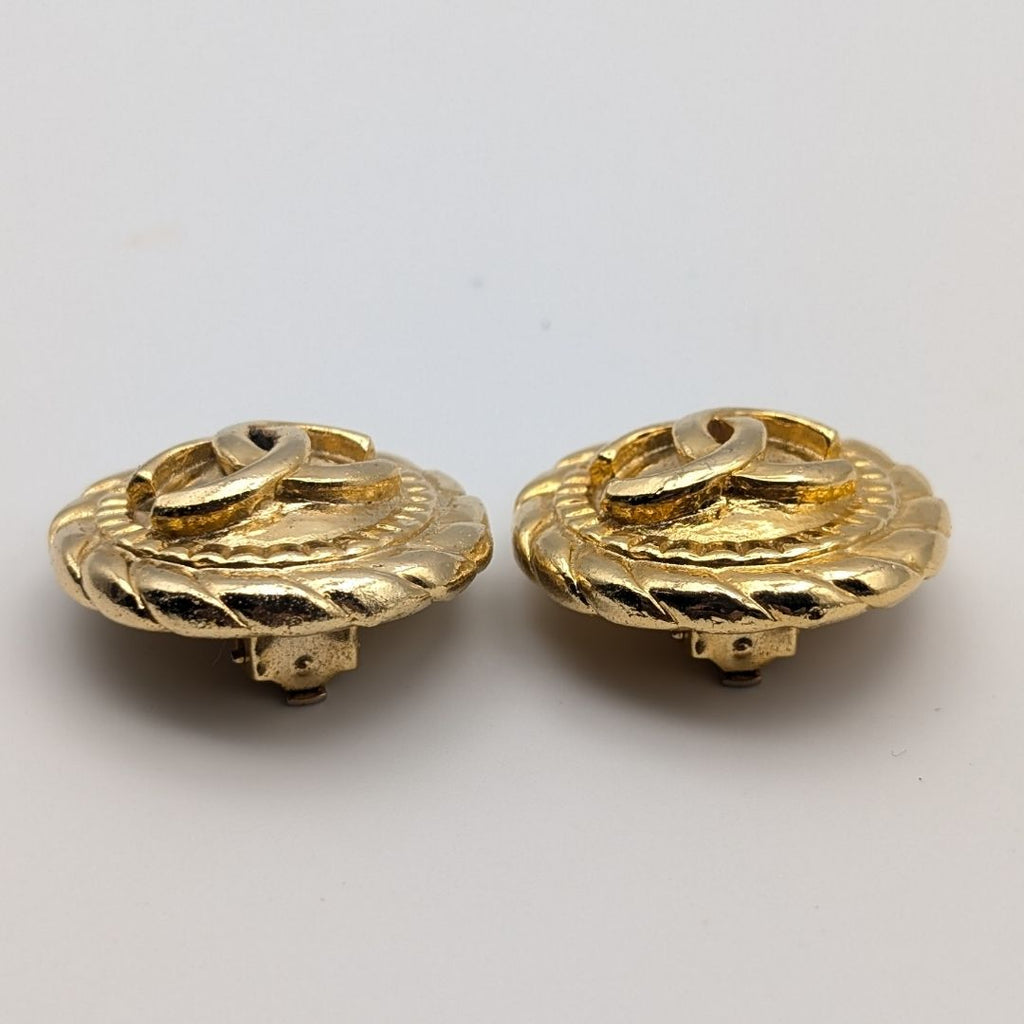 Chanel Earrings CC Logo Gold Twist Round First Era Vintage — view 2