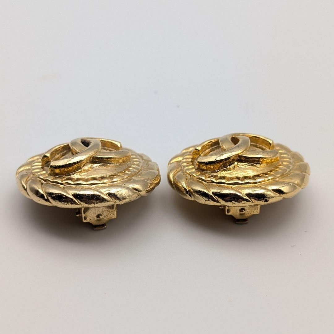 Chanel Earrings CC Logo Gold Twist Round First Era Vintage — view 2