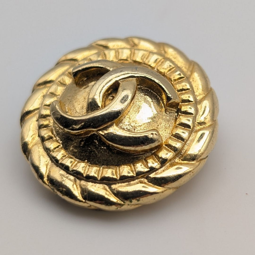Chanel Earrings CC Logo Gold Twist Round First Era Vintage — view 4