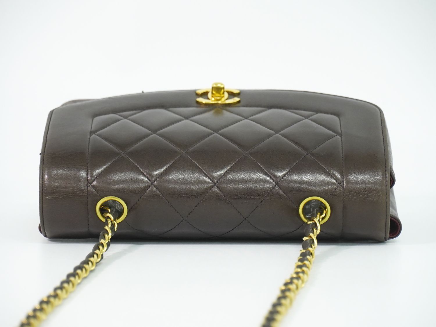 Chanel CC Logo Quilted Chain Shoulder Bag Pochette Lambskin Leather Black — view 5
