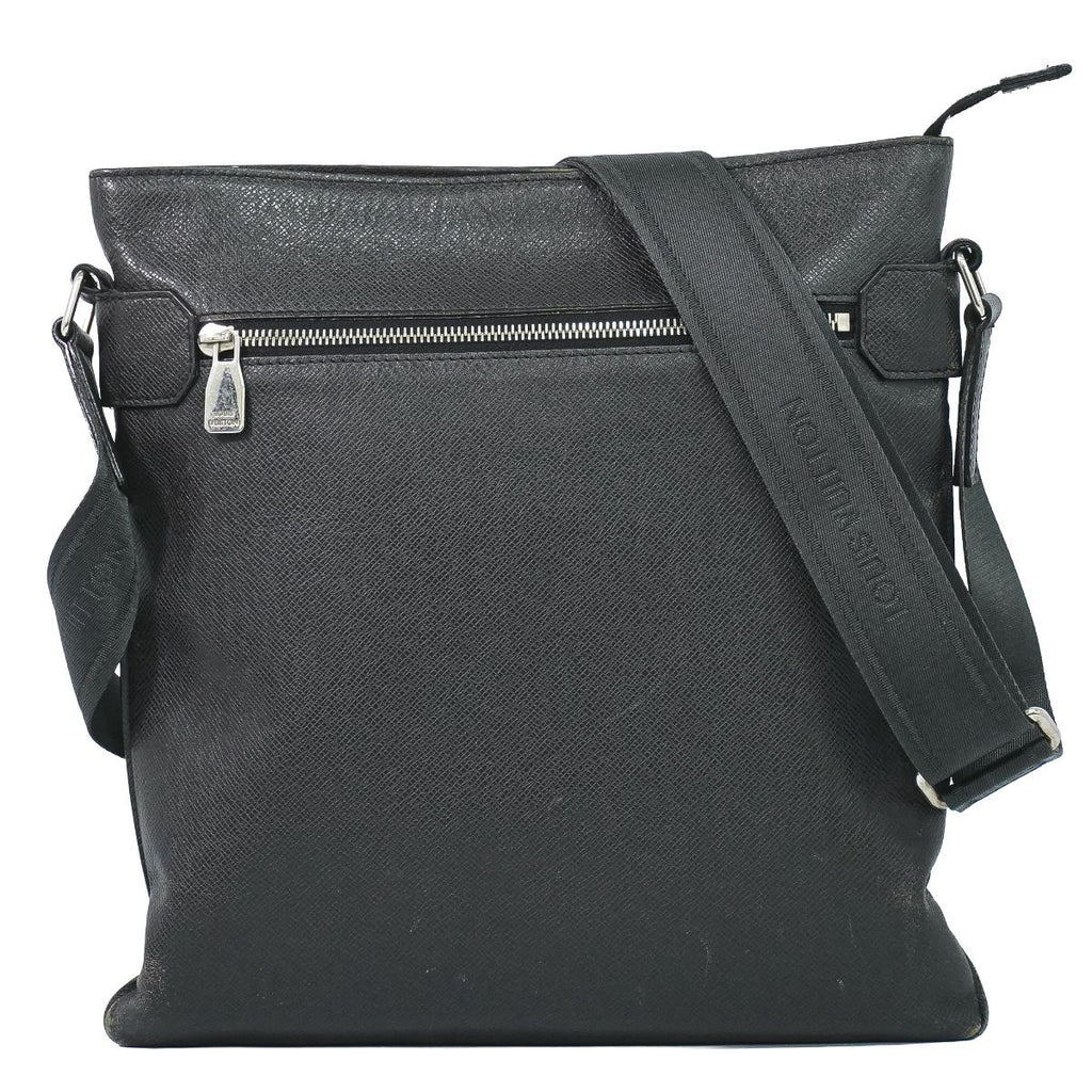 Louis Vuitton LV Sasha Taiga Leather Shoulder Bag Pochette Ardoise Black Vintage