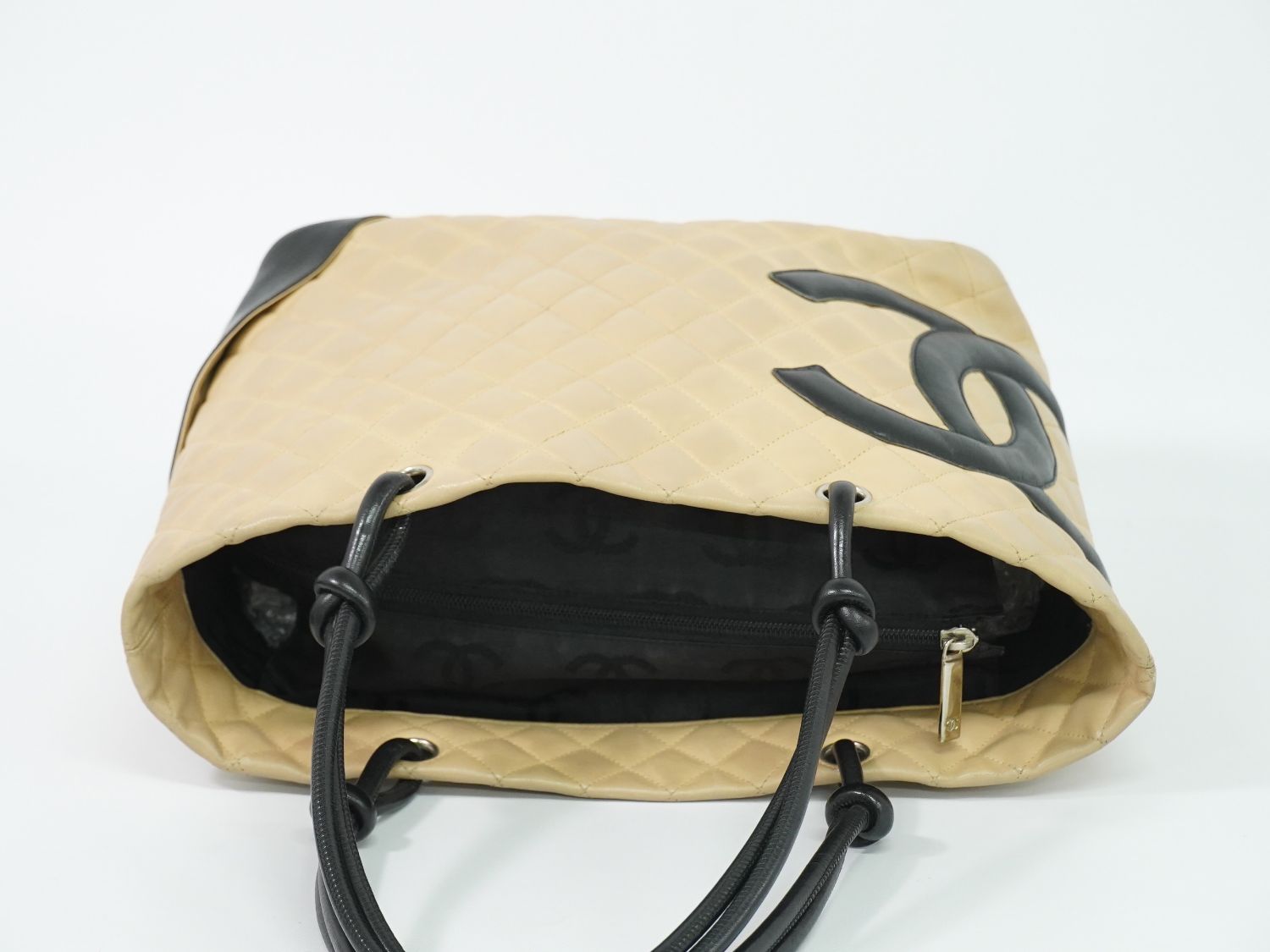 Chanel CC Logo Cambon Line Shoulder Bag Tote Leather Beige Vintage — view 5