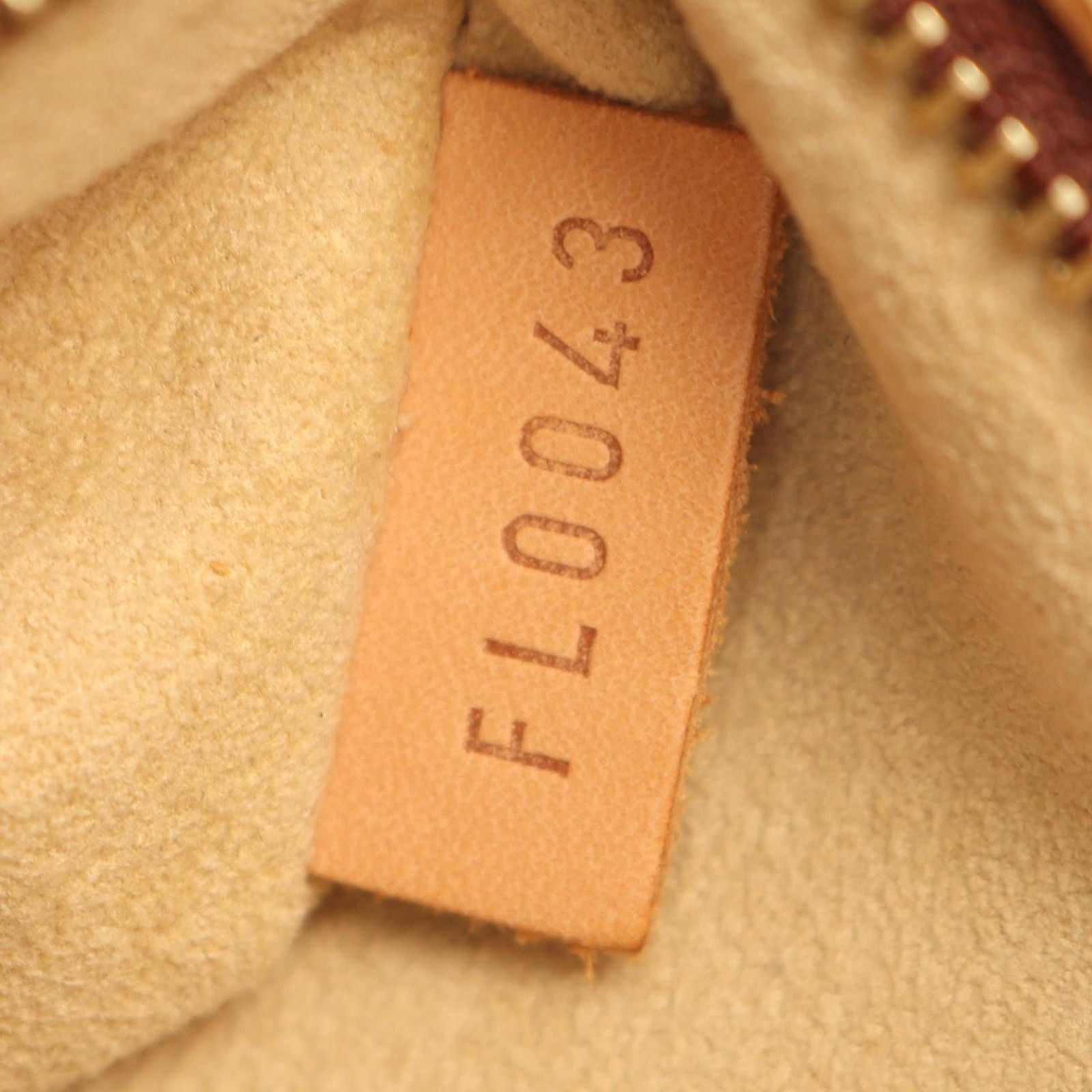 Louis Vuitton Shoulder Bag Looping MM Monogram Canvas Leather — view 5