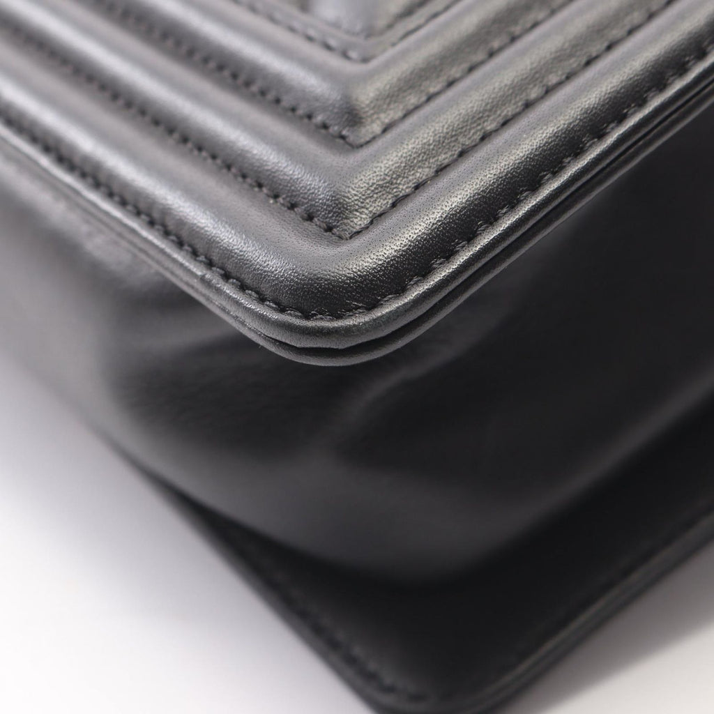 Chanel Shoulder Bag Boy Small Chain — view 8