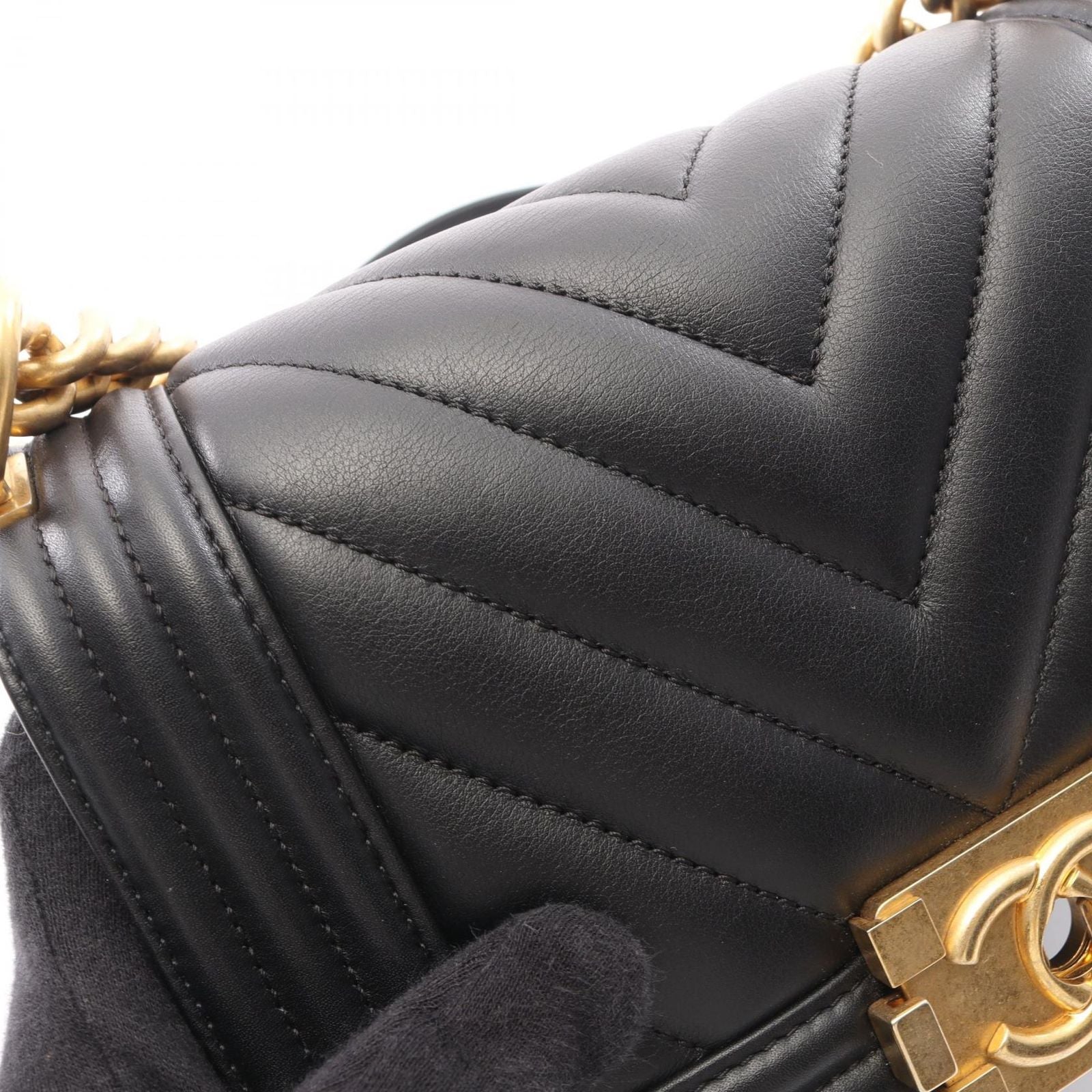 Chanel Shoulder Bag Boy Small Chain — view 7