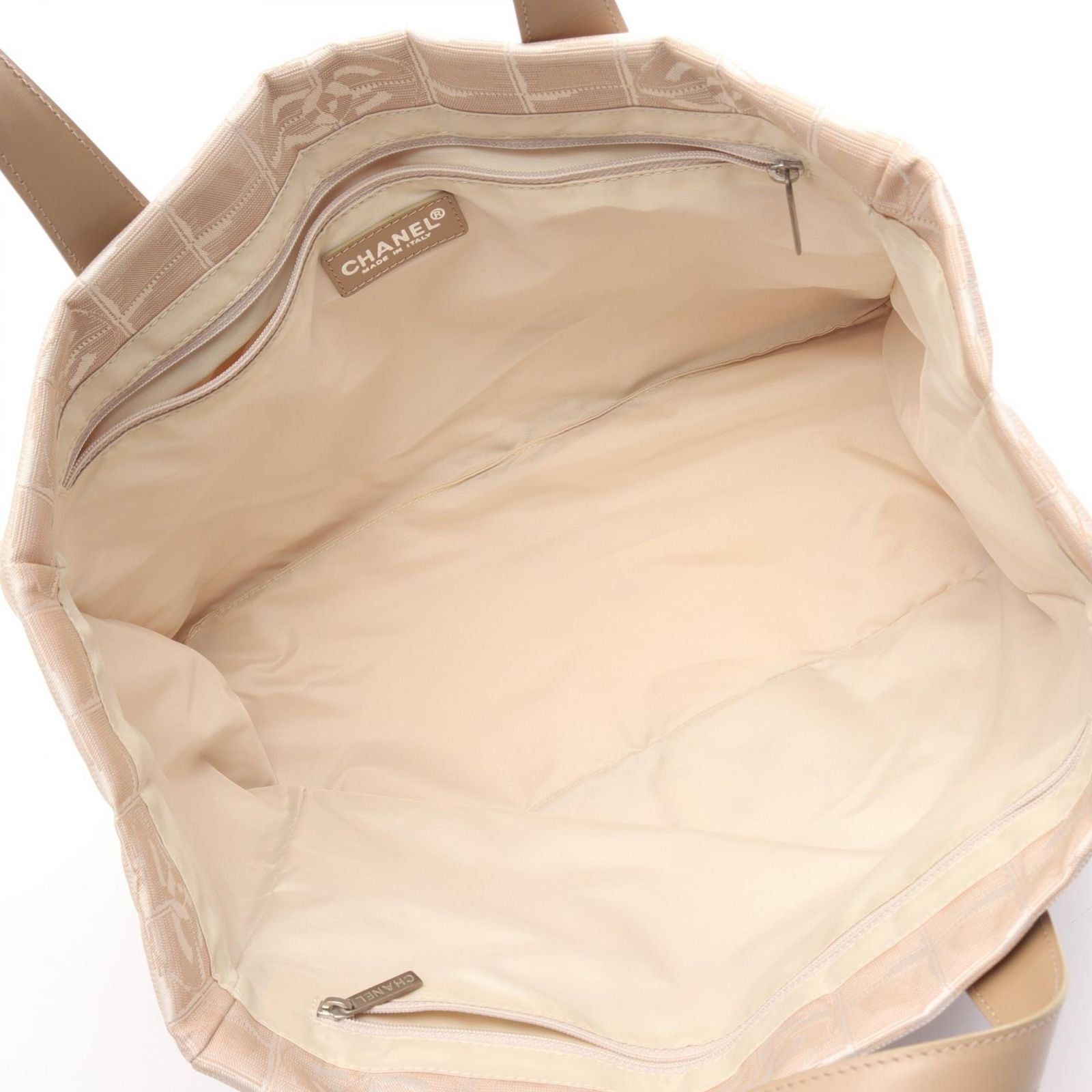 Chanel Tote Bag New Travel Line MM Beige Leather MM — view 3