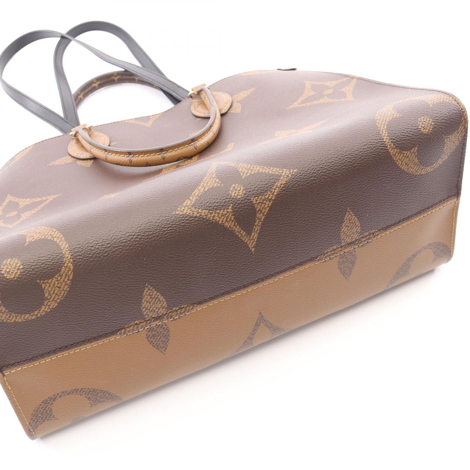 Louis Vuitton Tote Bag On The Go MM Monogram Giant Reverse 2-Way Canvas Leather — view 7