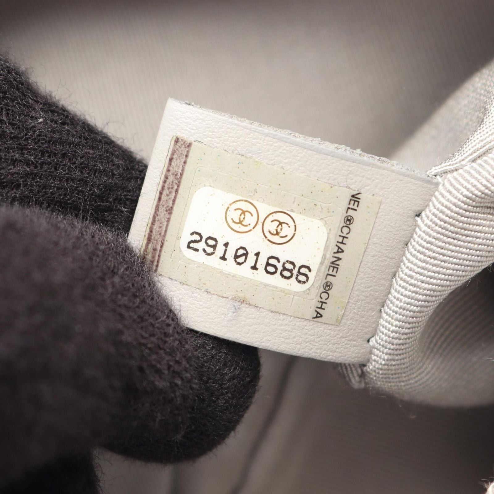 Chanel Shoulder Bag Quilted Gray Leather — view 5
