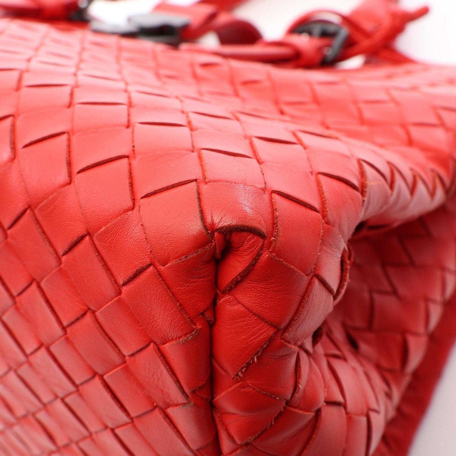 Bottega Veneta Intrecciato Small Rome 2-Way Red Leather Shoulder Bag — view 7