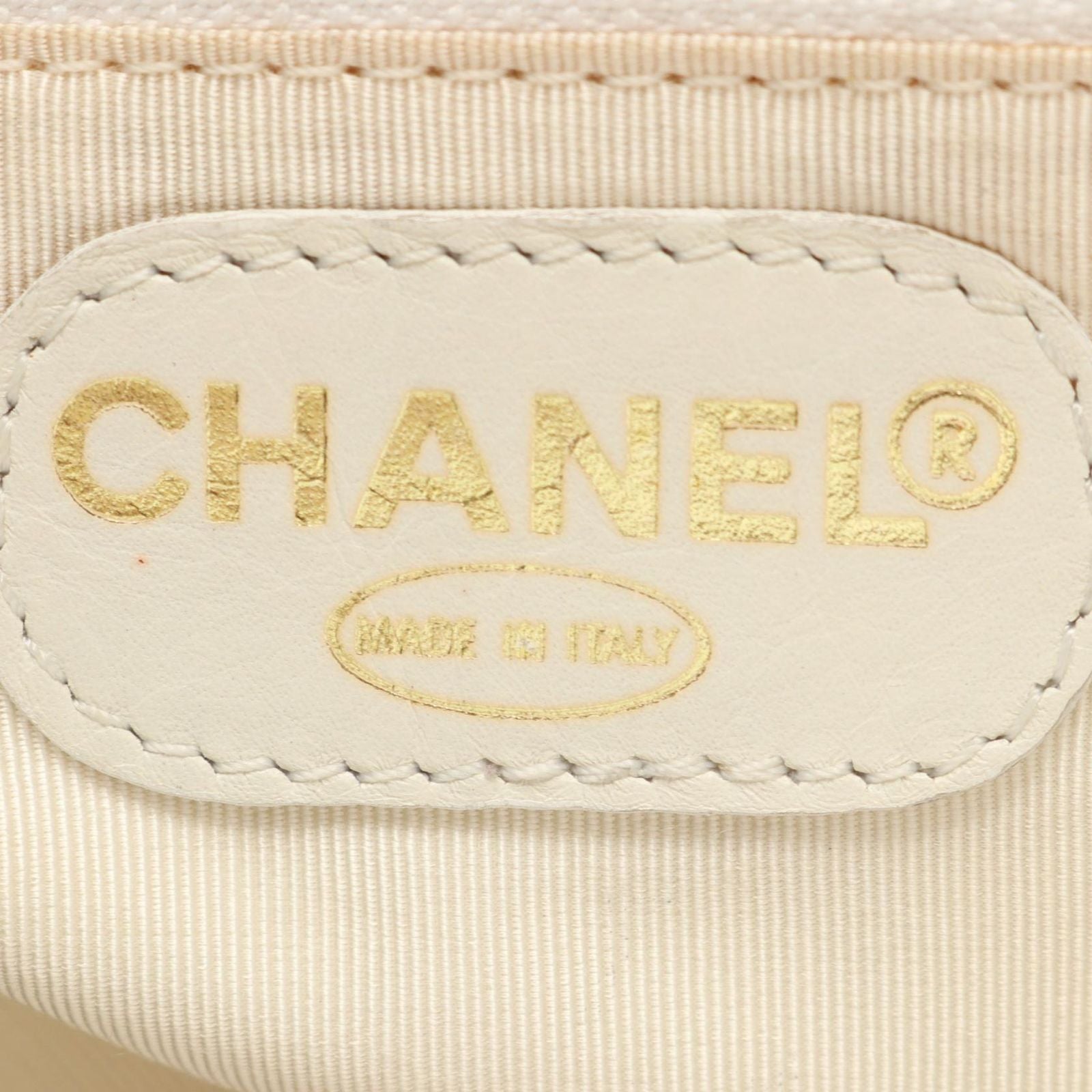 Chanel CC Logo Wood Like White Caviar Leather CC Bag — view 4