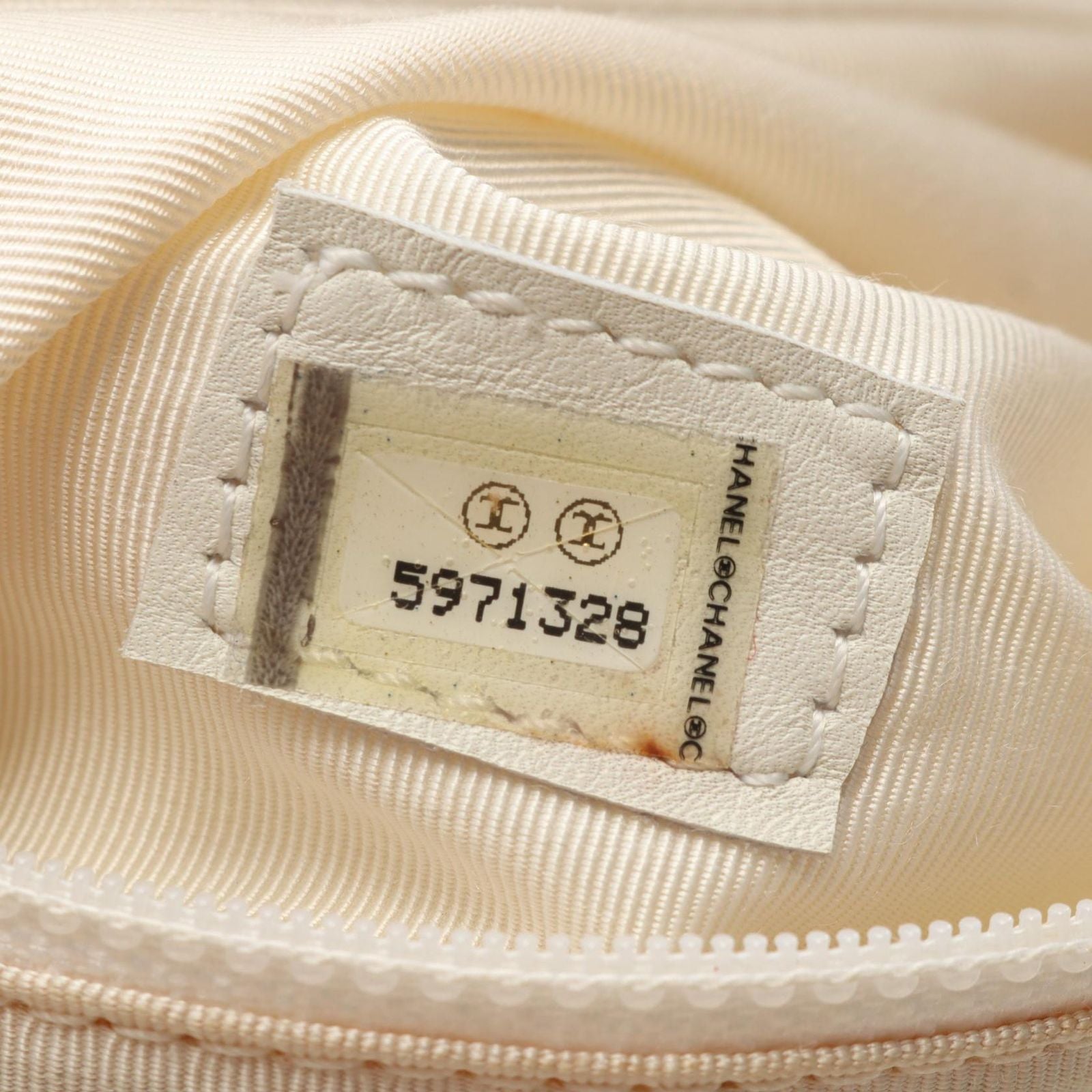 Chanel CC Logo Wood Like White Caviar Leather CC Bag — view 5