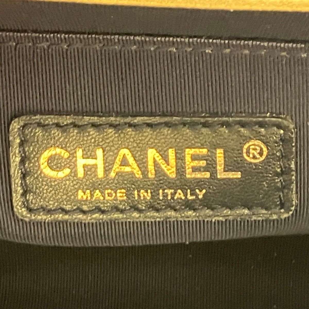 Chanel Boy 20 Small Shoulder Bag Leather — view 4