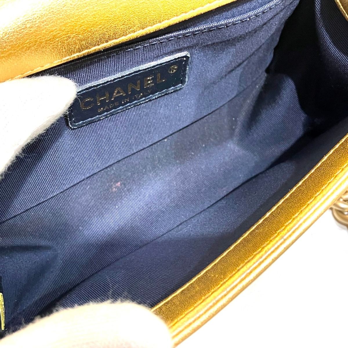 Chanel Boy 20 Small Shoulder Bag Leather — view 5