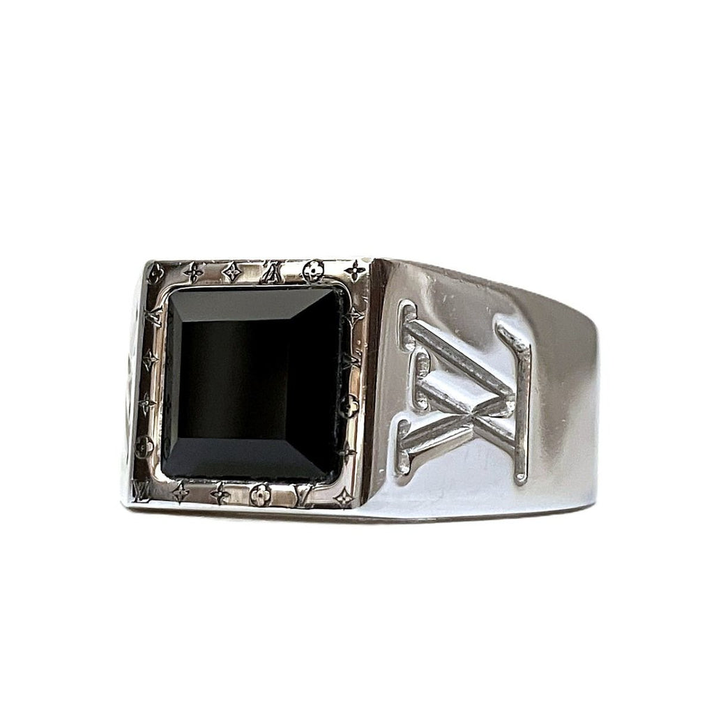 Louis Vuitton Bague Monogram Ring a Creasing Sally Gross Weight — view 4